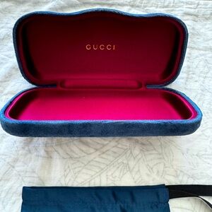 Gucci sunglasses case with silk bag